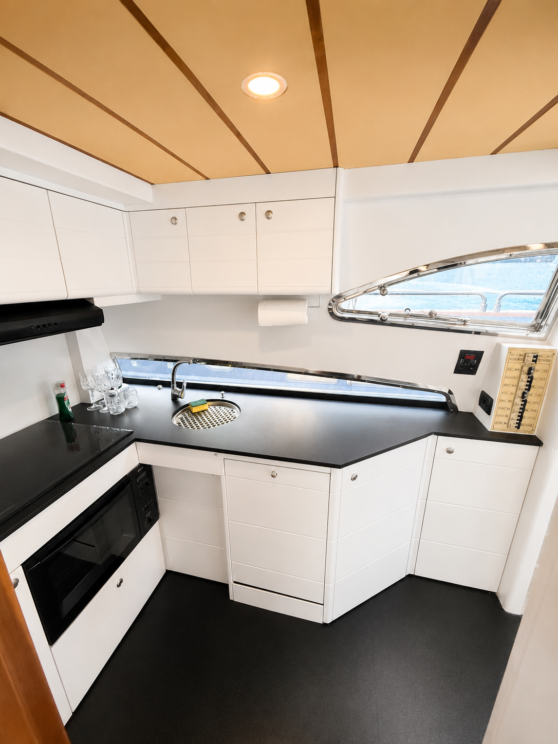 Ferretti 680 galley
